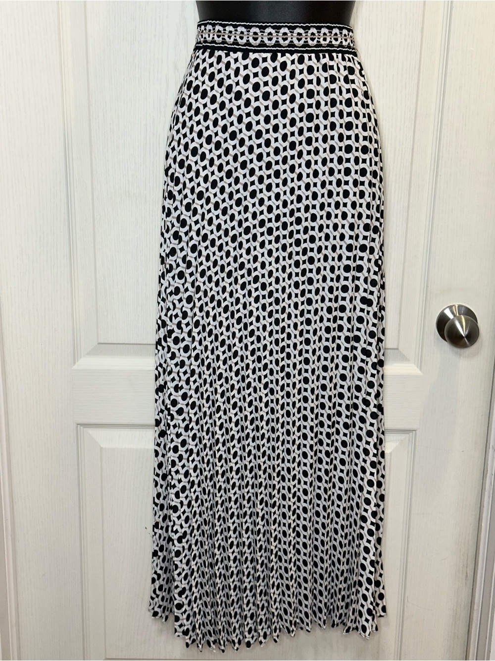 Max Studio Black and White Circle-Print Calf Length Skirt S/M
